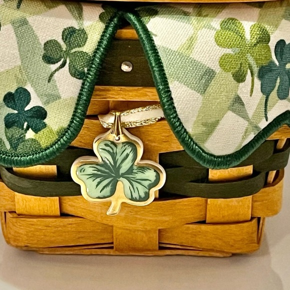 Longaberger 1999 Lots of Luck Basket w/Liner,Charm, Protector,Lid & Product Card - Picture 2 of 10
